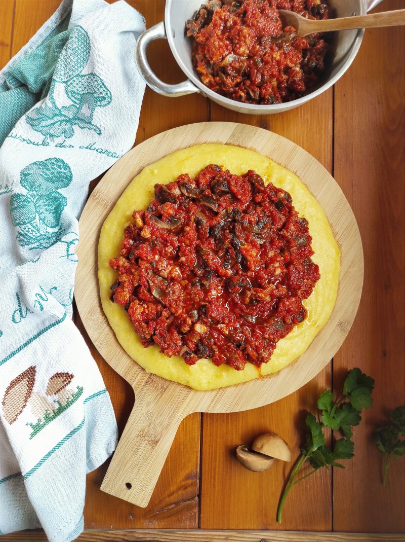 polenta con funghi e salsiccia